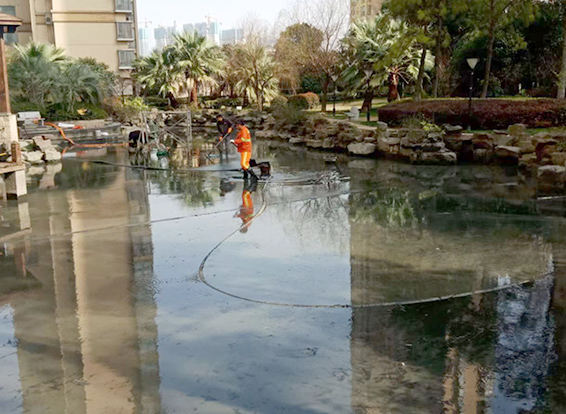 兰陵景观池淤泥清理